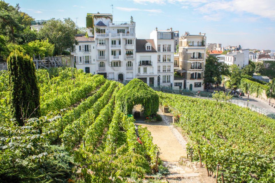 Montmartre & Sacré Coeur: 2.5-Hour Walking Tour - Moulin Rouge and the Belle Époque side of Montmartre