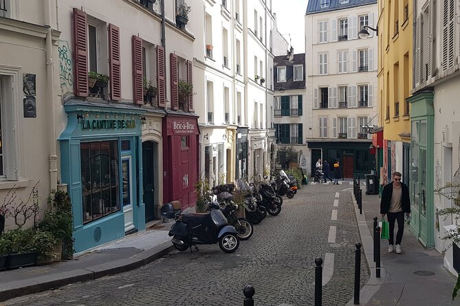 Montmartre Sacré Coeur and Moulin Rouge best shops and cafés - The last active Montmartre vineyard (and where to snack)