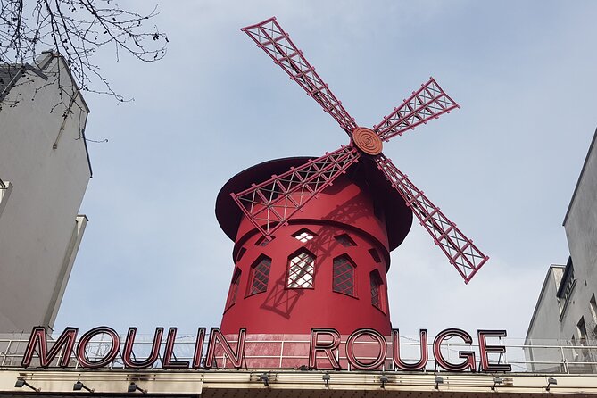 Montmartre Sacré Coeur and Moulin Rouge best shops and cafés - Moulin Rouge: cabaret history and quick photo time