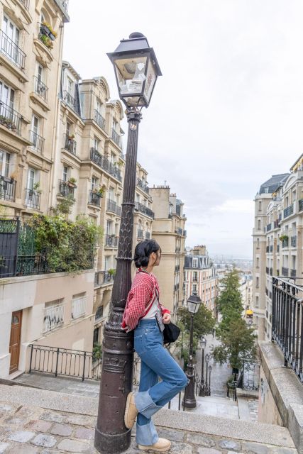 Montmartre Sacre Coeur area photoshoot by Paris photographer - Key things that matter before you book