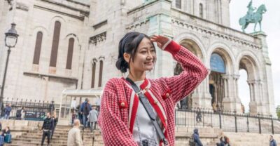 Montmartre Sacre Coeur area photoshoot by Paris photographer - Price and what you truly get for $39