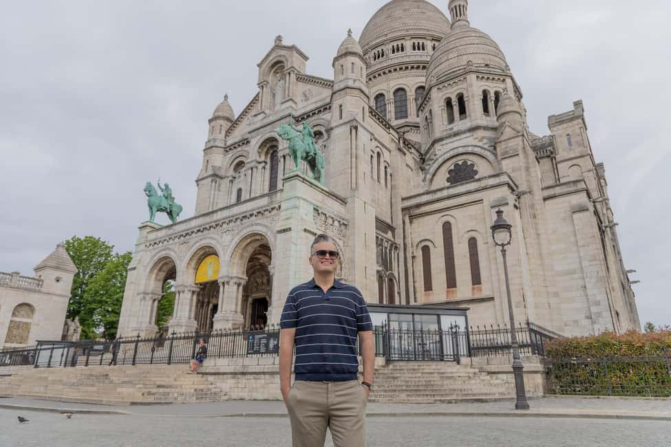 Montmartre Sacre Coeur area photoshoot by Paris photographer - Photo delivery: 200+ originals, high-res JPEGs, and the download window