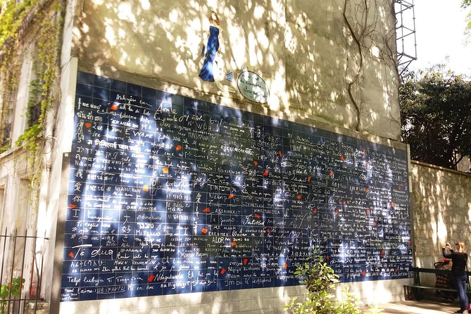 Montmartre Self-Guided Audio Tour: More Than Meets the Eye - Place du Tertre and the Restaurant That Connected Artists