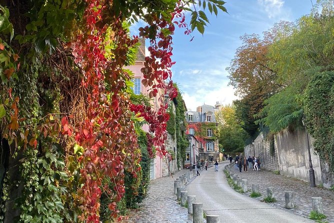 Montmartre Semi Private Tour: from Moulin Rouge, to Sacré-Cœur - How a 6-person Montmartre group changes the whole walk