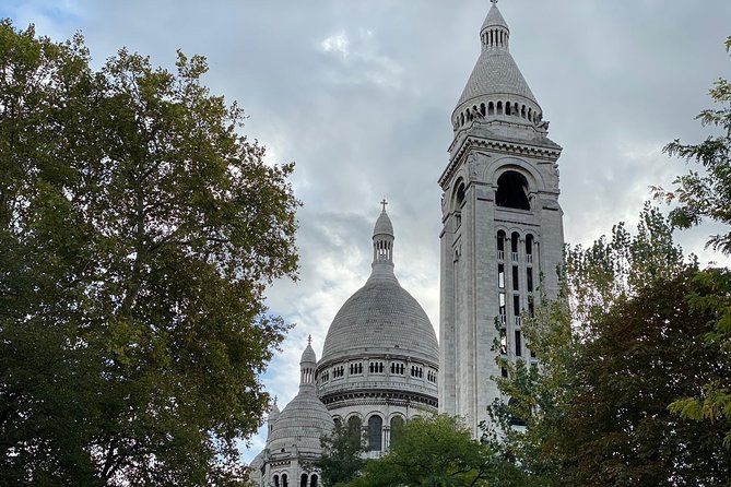 Montmartre Semi Private Tour: from Moulin Rouge, to Sacré-Cœur - Place du Tertre: street art square vibes without the chaos