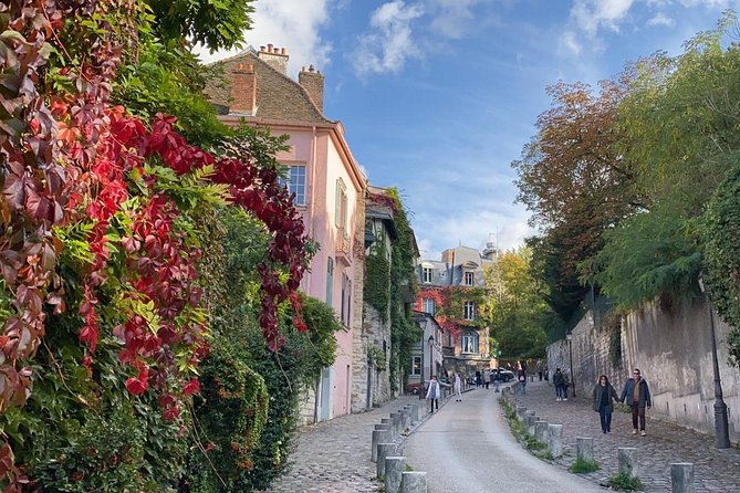 Montmartre Semi Private Tour: from Moulin Rouge, to Sacré-Cœur - The bakery bread moment and why it’s timed right