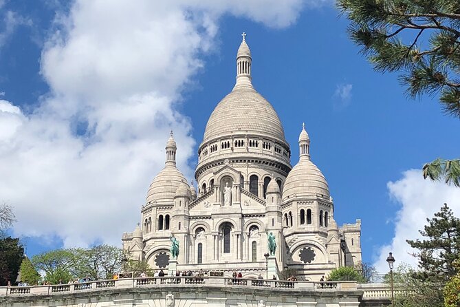 Montmartre Treasure Hunt — Fun and Cultural Investigation - Start at Anvers: Where the Adventure Begins