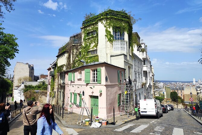 Montmartre Walking Guided Tour - Wall of Love: Quick Romance, Perfect Photo Timing