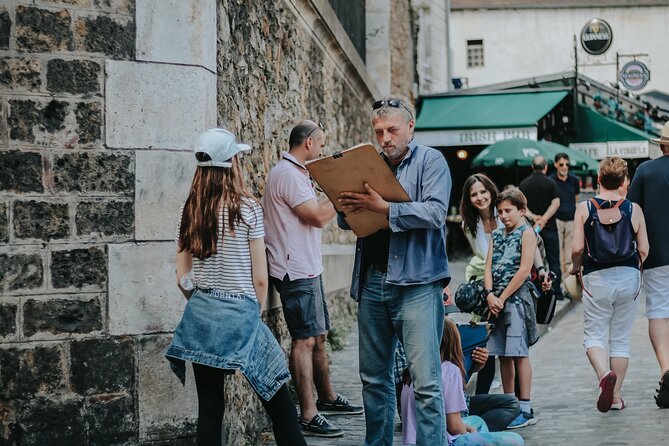 Montmartre Walking Tour: The Best of Art, Culture &Parisian Charm - Stop 3: Mur des Je t’aime in Square Jehan Rictus
