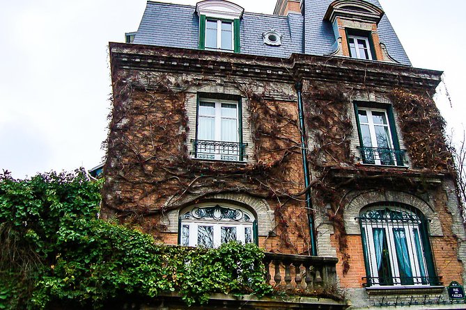 Montmartre Walking Tour with a Private Local Guide - Passing Moulin Rouge and the Montmartre vineyards: history without the museum walls
