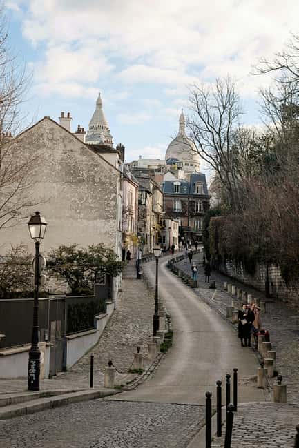 Montmartre Walking Tour with Smartphone App - The 1880s storyline: cabarets, dance halls, and hardship