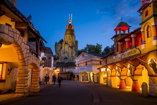 Moulin Rouge Round-Trip Private Transfer from Paris - Where You’ll Meet: Moulin Rouge’s Address and the Name-Sign System
