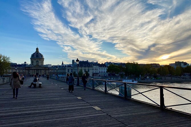 Mysteries & Legends, smartphone audioguided walking tour - Stop-by-stop: from the Arc de Triomphe du Carrousel to Notre-Dame