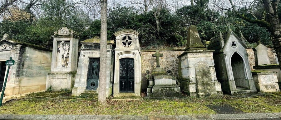 Mysteries of Père Lachaise - Why Père Lachaise Feels Like a Gothic Novel in 90 Minutes