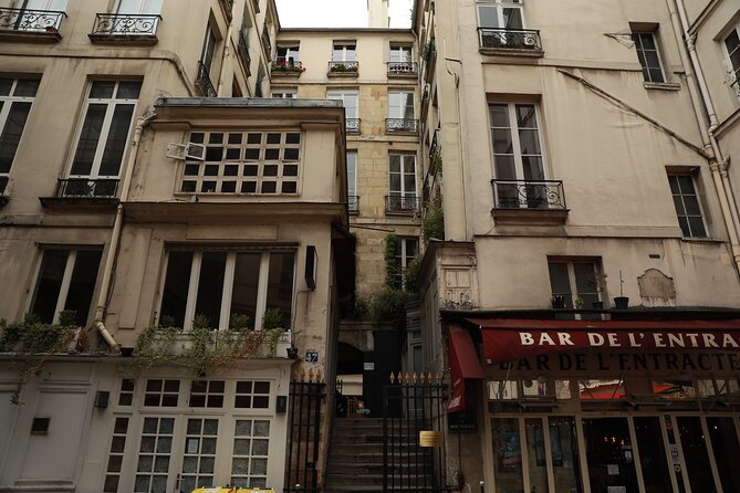 Neoclassical Paris Architecture 2-Hour Private Walking Tour - Stop 2: Place des Victoires and the neoclassical “starter kit”