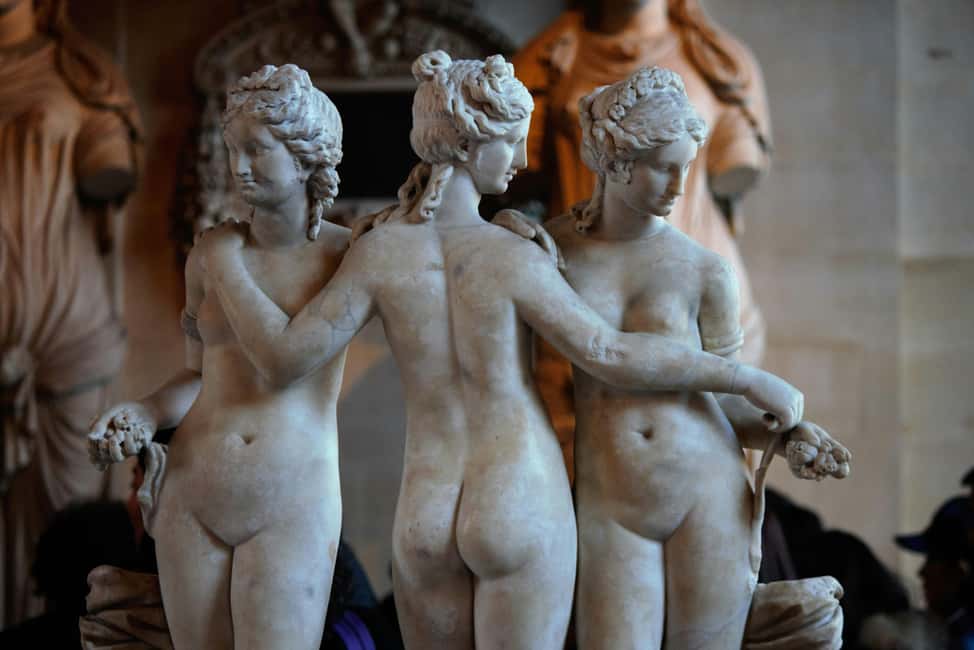 Night at the Louvre Museum: 6-people Max Guided Exploration - Practical tips to make the evening feel easy