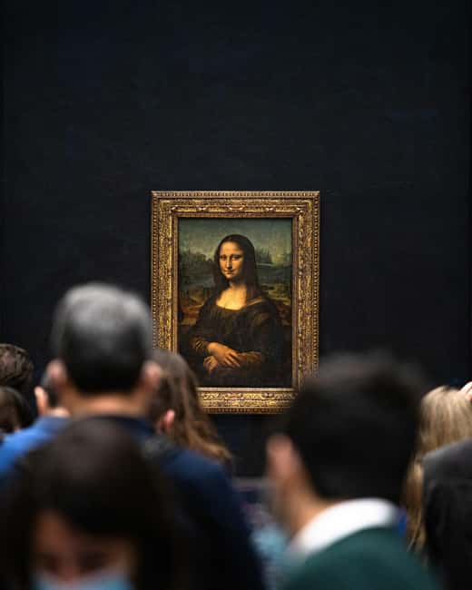 Night at the Louvre Museum: 6-people Max Guided Exploration - Should you book Night at the Louvre for a small group?