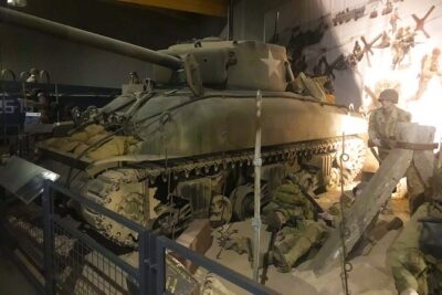 Normandy D-Day Beaches Private Day Trip with American Cemetery & Omaha Beach - Pointe du Hoc: the 90-foot cliffs you can feel