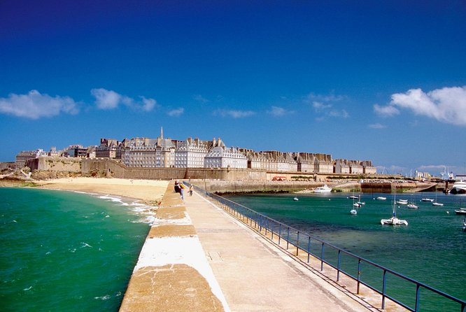 Normandy D-Day Landing Beaches with Private Guide From Paris - Juno Beach Centre: A Stop That Depends on Time