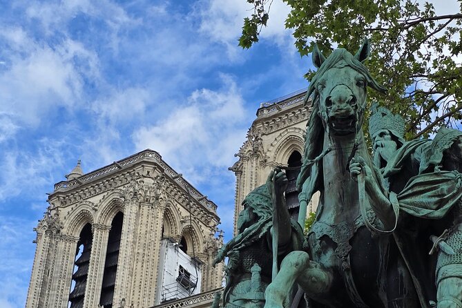 Notre Dame de Paris Interior Guided Tour - Crowd Reality: How the Tour Helps You Navigate Busy Stretches
