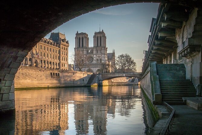 Notre Dame Guided Tour with Scheduled Group Access Option - Photography and Staying After: Getting Your Shots Without Losing the Story