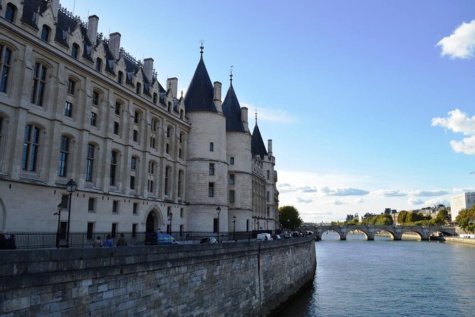 Notre Dame & Ile de la Cité Private 2-Hour Walking Tour in Paris - Pont Neuf: The Bridge Stop That Helps You Read the Seine