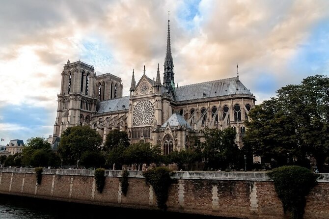 Notre Dame Outdoor and City Center of Paris with Local Guide - Meeting Near Notre-Dame and Getting Oriented Fast