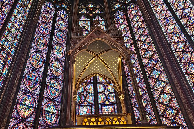 Notre Dame Paris Outdoor Tour with Crypt Entry - Guides, Pace, and the Small-Group Difference You Feel