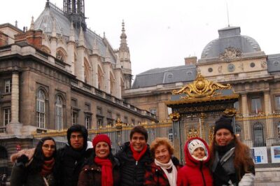 Notre Dame, St Chapel, ile de la cité, Louvre - semi private -4h - Starting at Hôtel-Dieu and getting oriented fast