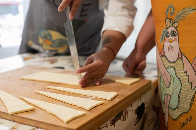 Ohlala Croissants in Paris! - Viennoiseries vs French Pastry: The Lesson Behind the Dough