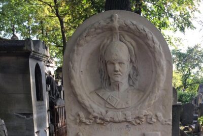 One Hour Père Lachaise Cemetery: A Self-guided Audio Tour - The core route: one third of Père Lachaise’s big names