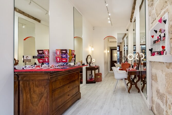 One-hour Private Makeup Class with a Pro Makeup Artist - Key Points to Know Before You Go