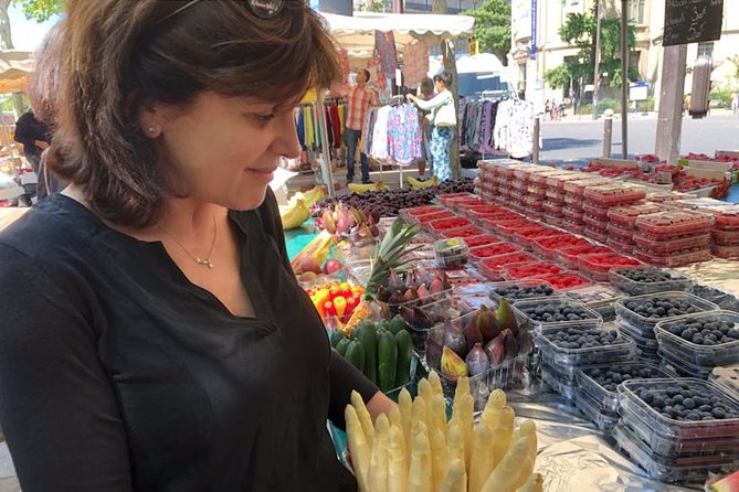 Organic Market Tasting & History Tour by the Eiffel Tower - Who should book this tour (and who might want a different plan)
