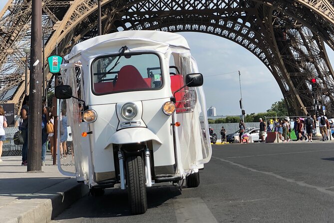 Original Paris E-TukTuk Tour - Eiffel Tower photo stop: more than a quick glance