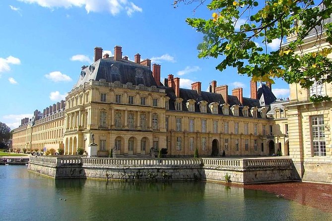 Palace of Fontainebleau - Private Trip - The comfort advantage: an electric SUV day trip from Paris