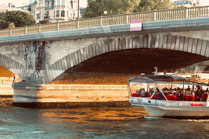 Paris: 1 Hour Seine River Cruise Ticket - A small tip for best viewing