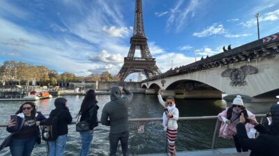 Paris: 1-Hour Sightseeing Cruise and 3-Course Bistro Dinner - Price and logistics: what $76 buys you (and what it doesn’t)