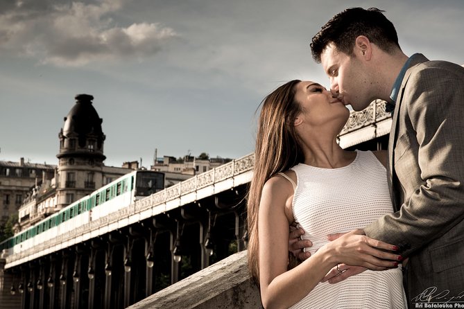 Paris 2-Hour Eiffel Tower Walking Tour with Professional Photo Shoot - The Seine-and-Bridges Start: Pont de Bir-Hakeim, Île des Cygnes, and More