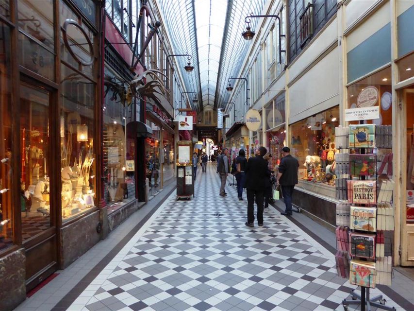 Paris: 2-Hour Passages Private City Tour in German - Passage Jouffroy: Where the Guide Turns Architecture Into Story