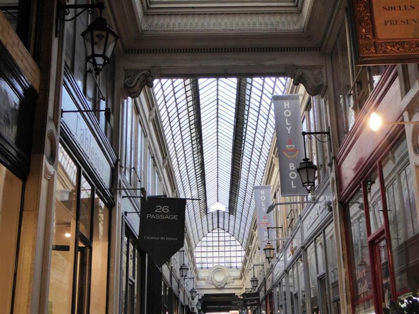Paris: 2-Hour Passages Private City Tour in German - Passage Verdeau: A Quiet Start That Sets the Tone