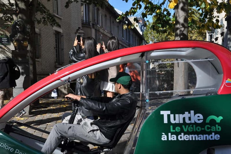 Paris: 2 hours Emily Tour in a Private Rickshaw bike - Photo stops and flexibility: the human touches that add value