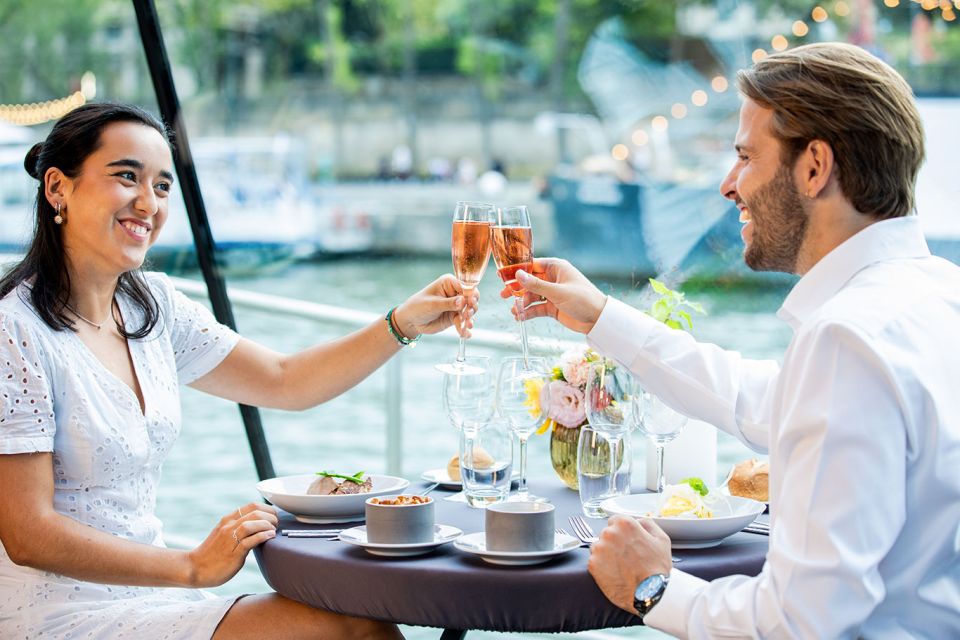 Paris: 3-Course-Dinner Cruise with Wine on the Seine River - Dinner on Board: what the 3-course French meal feels like