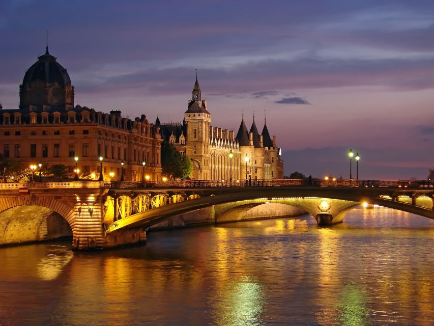 Paris: 3-Course-Dinner Cruise with Wine on the Seine River - Starting at the Eiffel Tower: Your first big photo moment