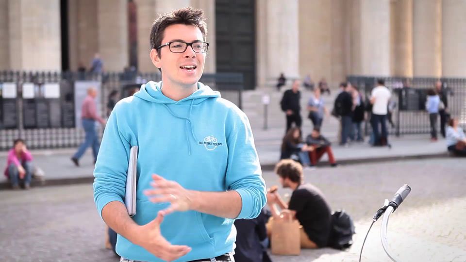 Paris 4-Hour Bike Tour: Off the Beaten Path - Meeting at Place Saint-Michel: the easiest start you’ll have in Paris
