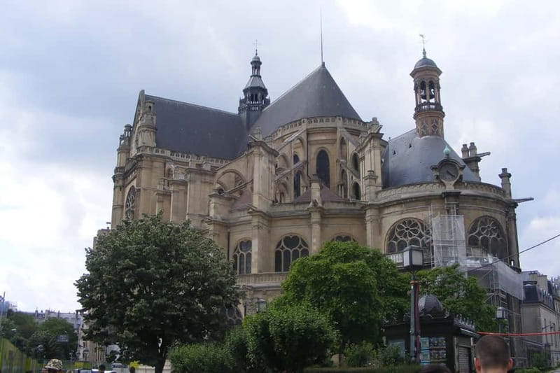 Paris 6-Hour Private Guided Walking Tour - Meeting Your Guide: Pickup, Language, and the Red Tote Bag