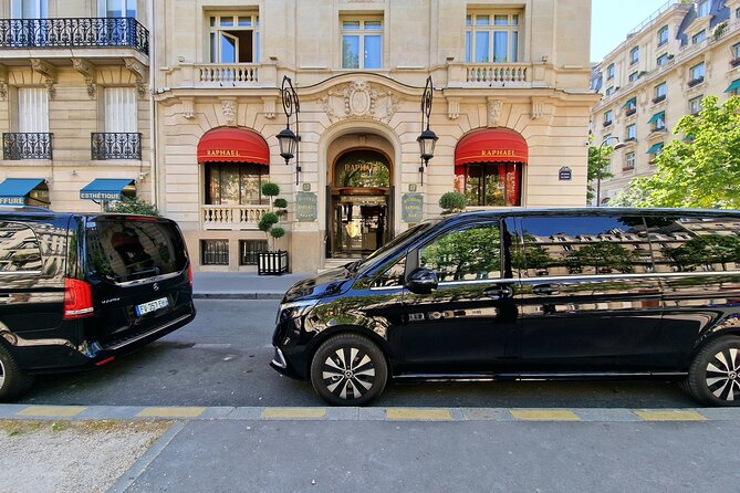 Paris Airport Transfer: Paris to Paris Airport CDG by Luxury Van - Inside the Mercedes V-Class or Vito: Comfort That Fits Families