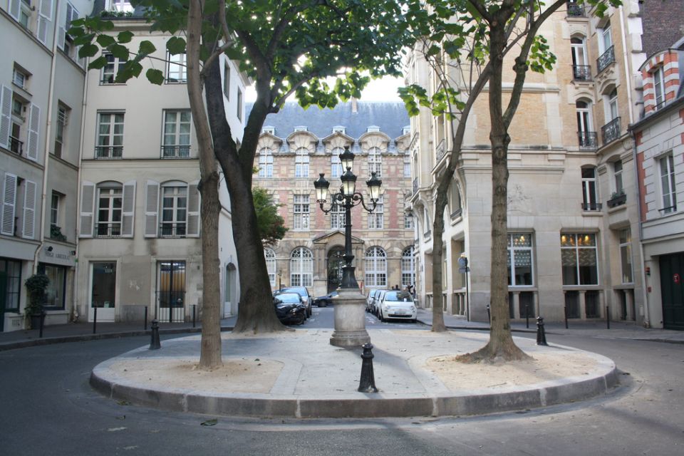 Paris and the Art of Music, 1.30 hour Walking Tour - Cour du Commerce Saint-André: Paris’s oldest café and Revolution-era music