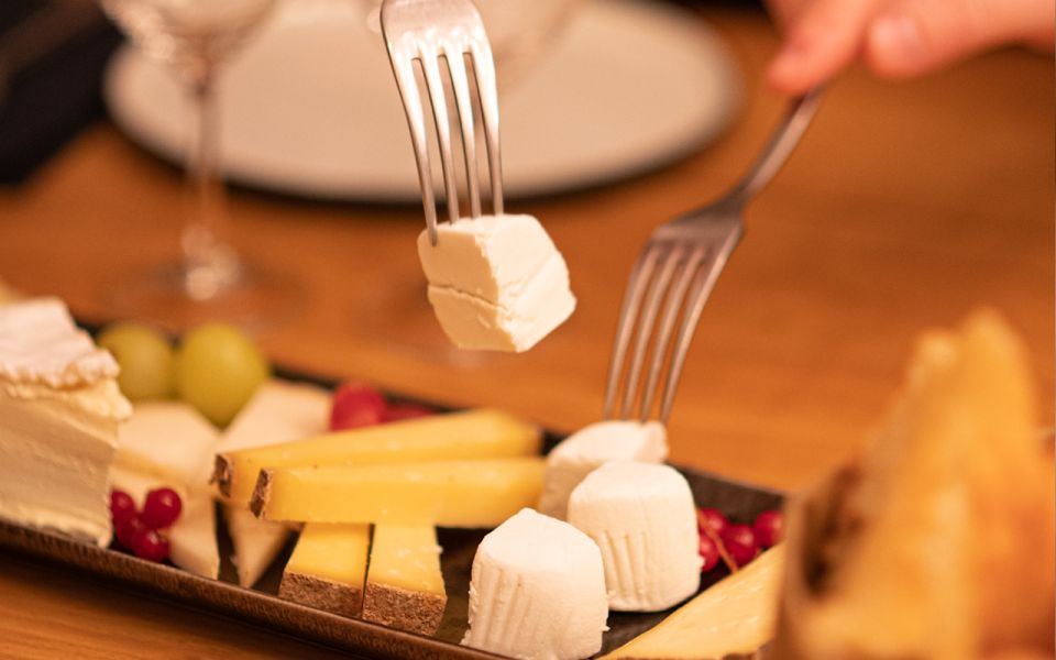 Paris: Apéro Wine and Cheese Tasting Experience - Entering the Cellar: What the 1-Hour Guided Tour Feels Like
