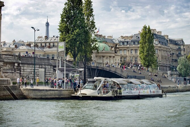 Paris: Batobus Hop-On Hop-Off Cruise & Landmarks Audio Tour - The audio tour: what it covers, and what you need from you