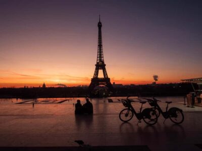 Paris Before the Crowds: Sunrise Bike Tour with Breakfast - The Route: Eiffel Tower, Louvre Pyramid, Alexander III Bridge, and Notre Dame